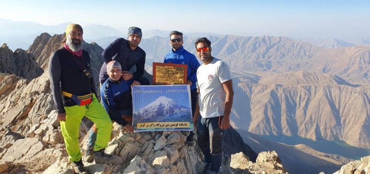 صعود اعضای تیم کوهنوردی نیروگاه زاگرس کوثر به قله سنبران لرستان