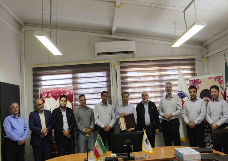 طی مراسمی از نفرات برتر ایمنی نیروگاه زاگرس کوثر در یکسال اخیر تجلیل بعمل آمد