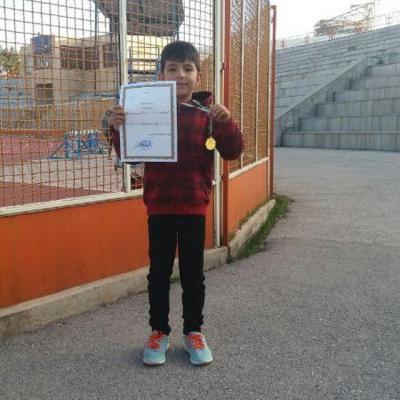 کسب مقام اول توسط فرزند همکارمان در مسابقات قهرمانی استان در رشته دو و میدانی ماده 100 متر 