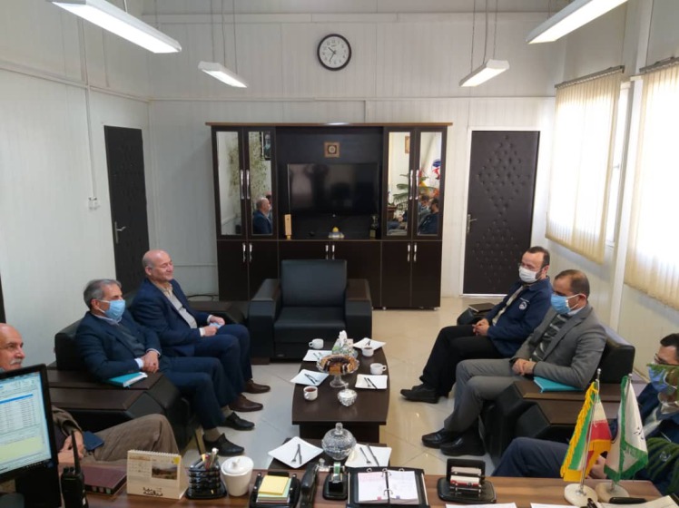 بازدید رئیس بانک دی استان کرمانشاه و هیأت همراه از نیروگاه برق زاگرس کوثر