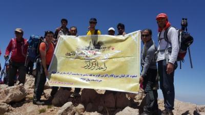 صعود کارکنان نیروگاه زاگرس کوٍثر به ارتفاعات شاهو در شهرستان پاوه 